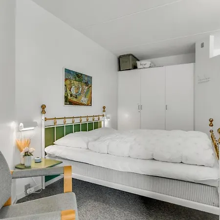 Bad, Lejl 10 Apartman